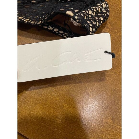 A Che Black Net and Gold Halter Swim Top New 32B 34 A - Picture 3 of 4